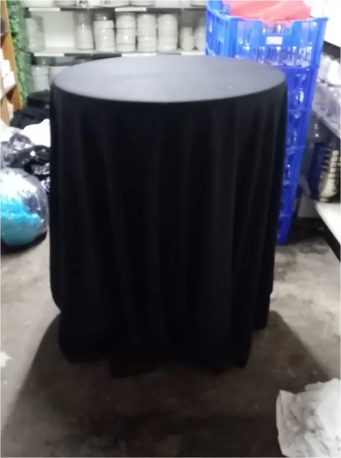 Cocktail table dressed in black